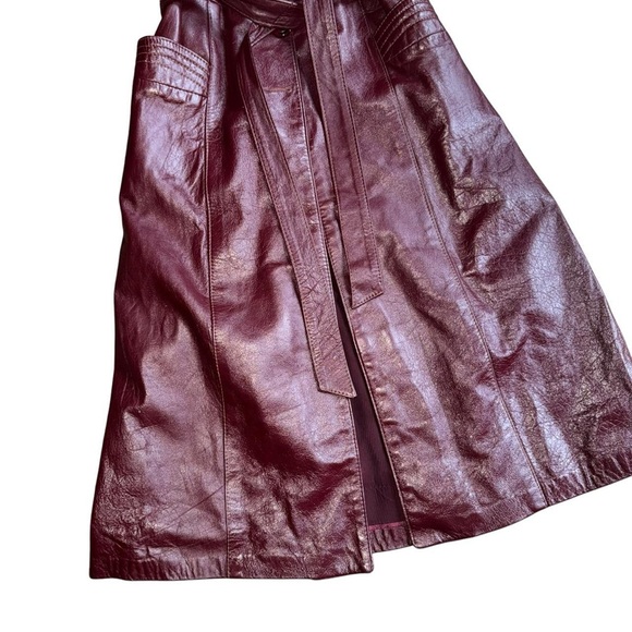 70s vintage Wilson's leather Burgundy cherry red leather trench coat with belt - Picture 4 of 6